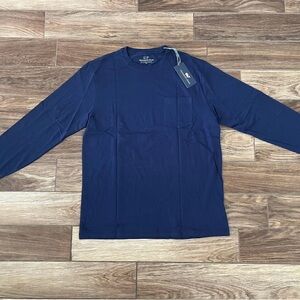 NEW WITH TAGS Men’s Vineyard Vines Blue Long Sleeve T-Shirt Medium Pocket Shirt